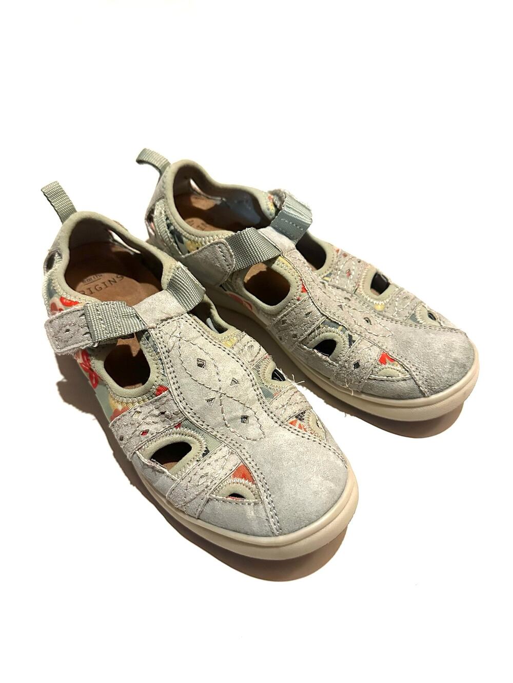 Earth Origins Effie Girls Size 5.5 Dusty Green Suede Leather Floral Sneakers